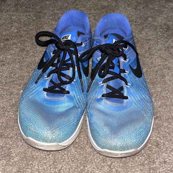 Worn Nike women’s metcon sneakers - Picture 1 of 6